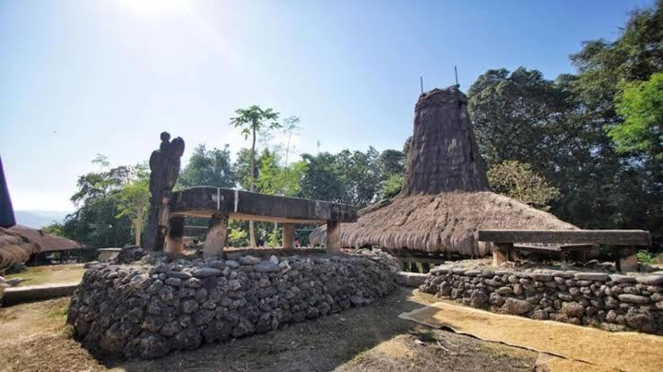 Sumba Retreat Kerewe Lodge Waikabubak